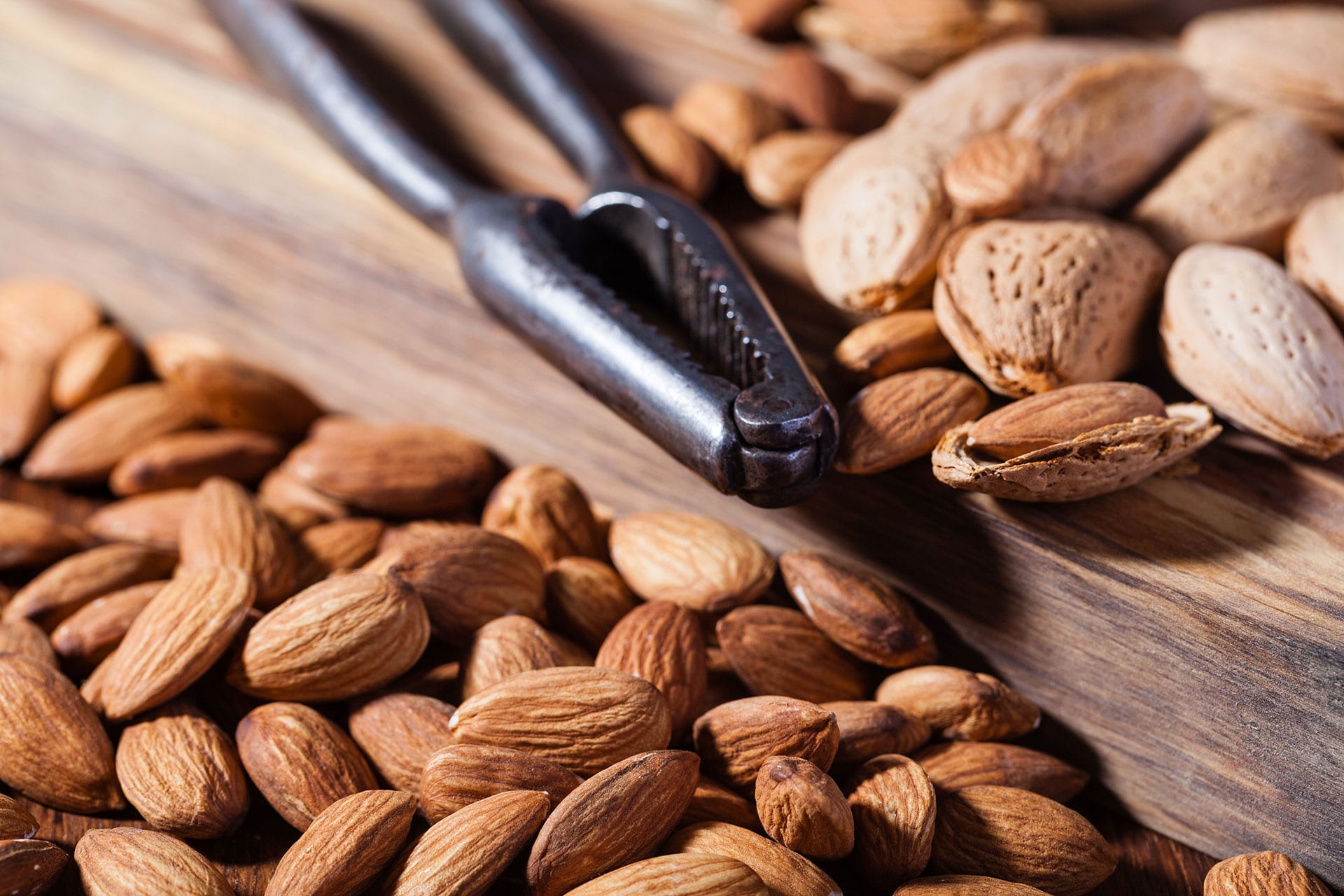 Мендаль. Миндаль 6. Миндаль нонпераль. День миндаля 16 февраля. Ядра миндаля.